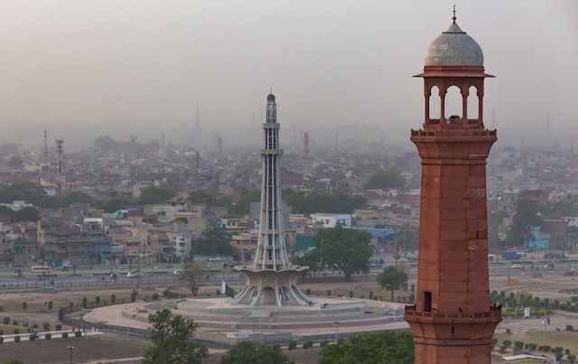 Flights to Lahore from UK