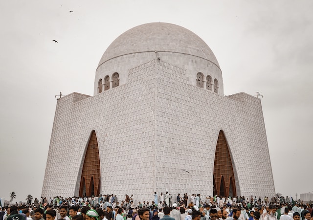 Flights to Karachi from UK